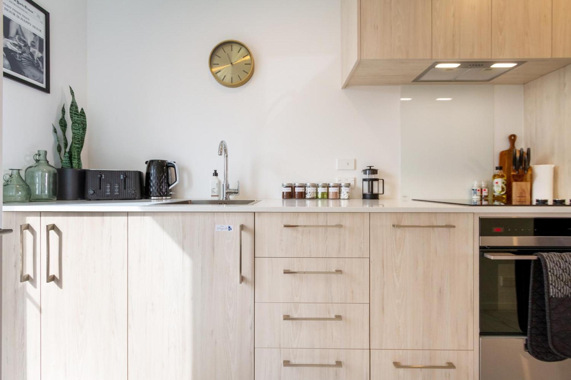 Prime Locale: Studio With Balcony Christchurch Esterno foto