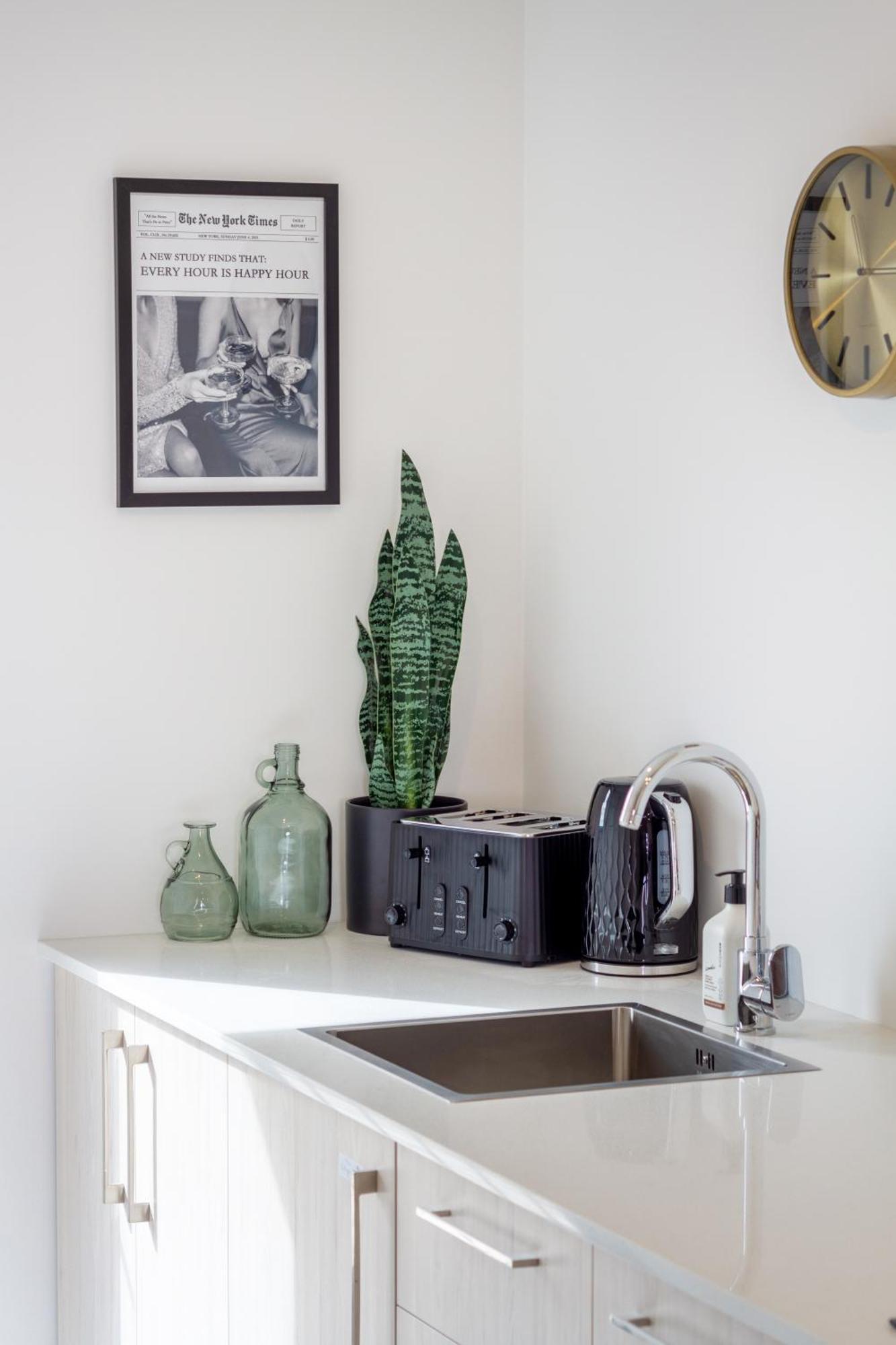 Prime Locale: Studio With Balcony Christchurch Esterno foto
